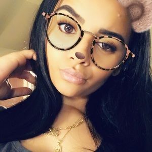 Meet your Posher, Iris